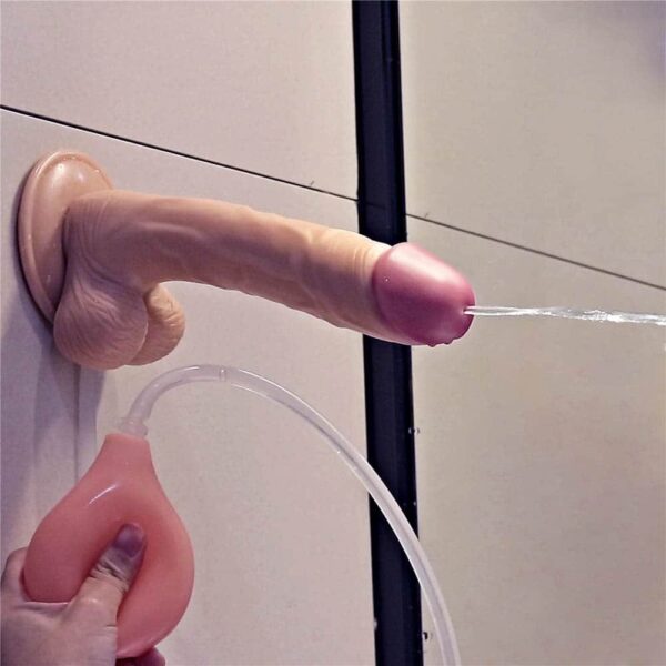 9'' Squirt Extreme Dildo Flesh11 Lovetoy Squirt Extreme Flesh 22,8 cm realistični dildo s funkcijom prskanja i vakuumskom bazom