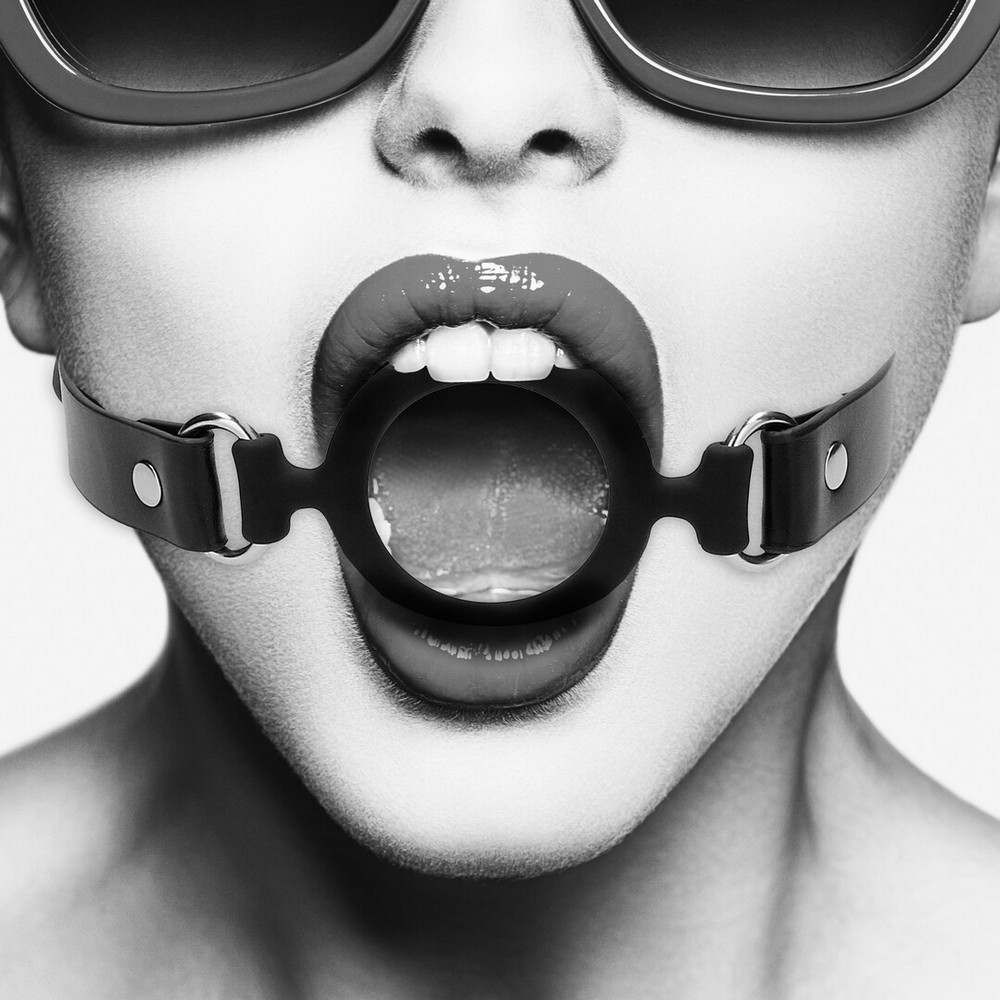 Ouch by Shots Silicone Ring Gag crni BDSM O-ring gag sa silikonskim prstenom i podesivim kožnim remenom