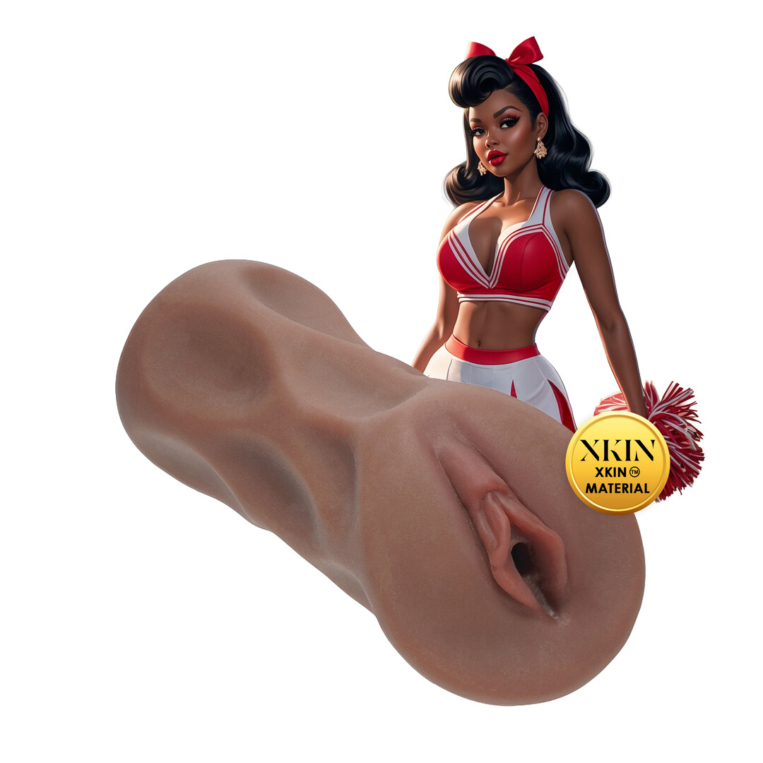 XKIN by Shots Pinup Dolls Cheerleader Cutie Cherry Splitz TPE veliki realistični masturbator smeđe boje